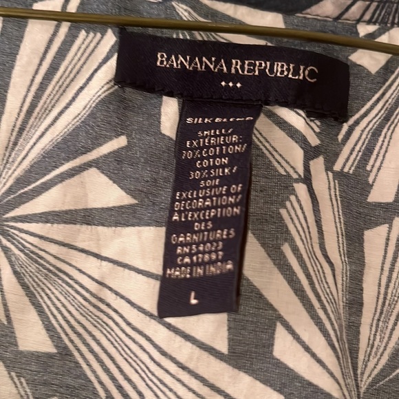 Breezy Banana Republic Blouse - Picture 2 of 4
